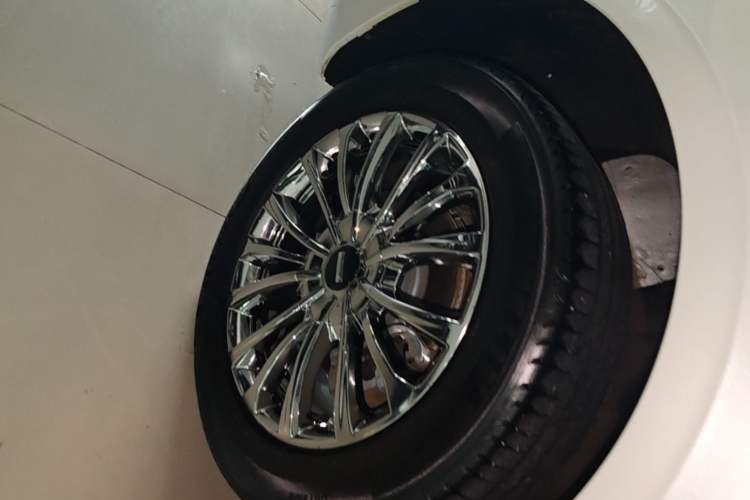 Used Wey Gaoshan 2025 Four-Wheel Drive Alpine 8 Right Rear Wheel Hub
