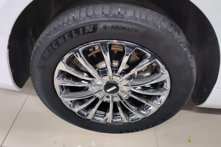 Used Wey Gaoshan 2025 Four-Wheel Drive Alpine 8 Right Rear Wheel Hub