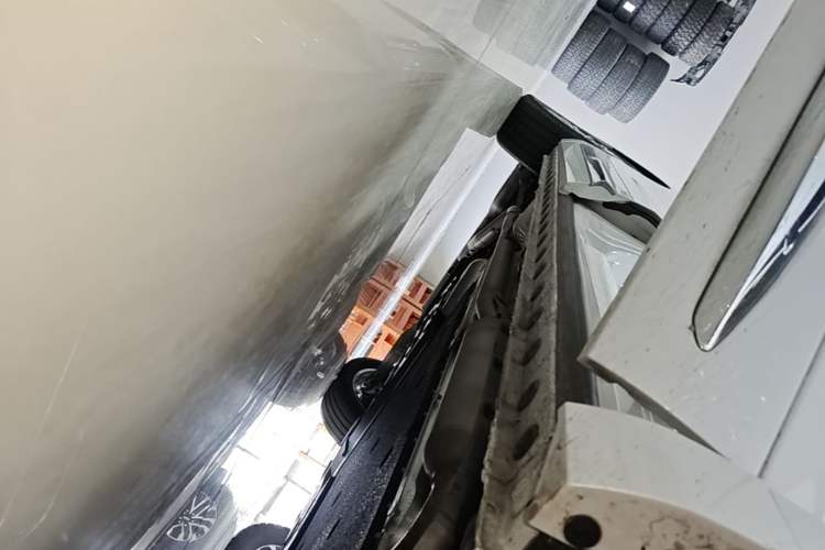 Used Wey Gaoshan 2025 Four-Wheel Drive Alpine 8 Right Side Sill