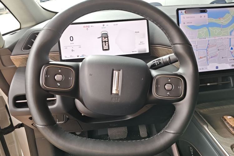 Used Wey Gaoshan 2025 Four-Wheel Drive Alpine 8 Steering Wheel