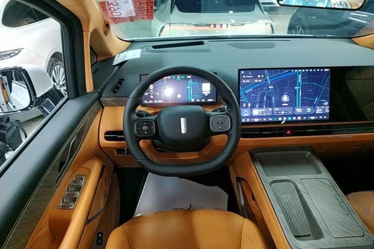 Used Wey Gaoshan 2025 Four-Wheel Drive Alpine 8 Steering Wheel