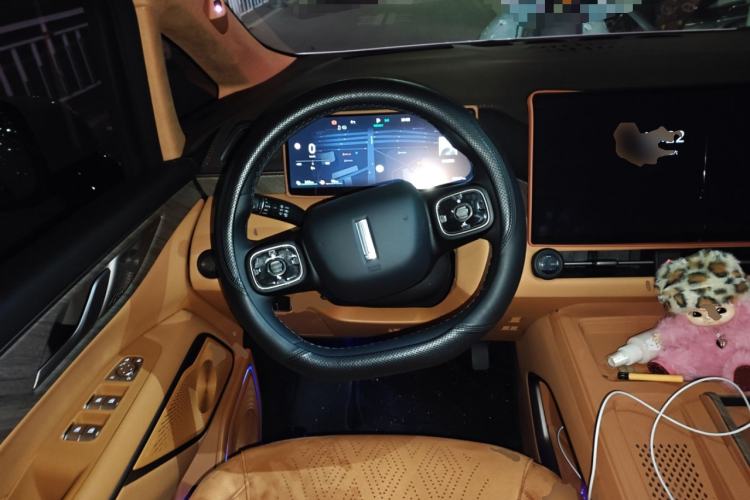 Used Wey Gaoshan 2025 Four-Wheel Drive Alpine 8 Steering Wheel