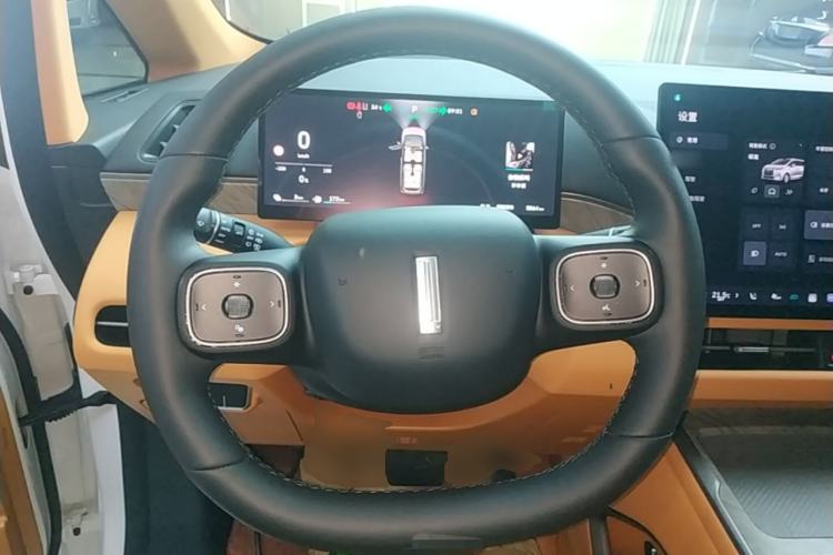 Used Wey Gaoshan 2025 Four-Wheel Drive Alpine 8 Steering Wheel