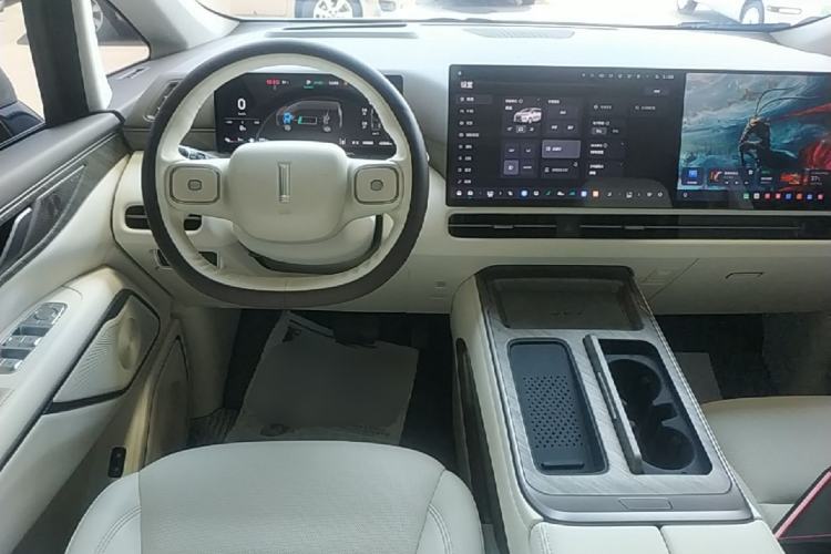 Used Wey Gaoshan 2025 Four-Wheel Drive Alpine 8 Steering Wheel