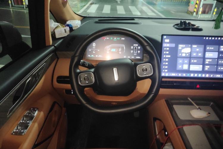 Used Wey Gaoshan 2025 Four-Wheel Drive Alpine 8 Steering Wheel
