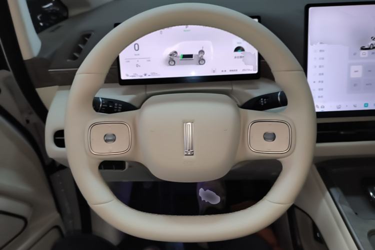 Used Wey Gaoshan 2025 Four-Wheel Drive Alpine 8 Steering Wheel