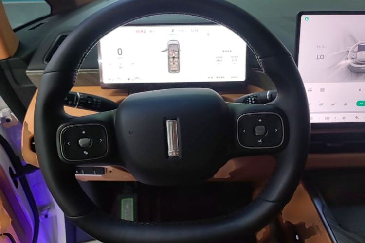 Used Wey Gaoshan 2025 Four-Wheel Drive Alpine 8 Steering Wheel