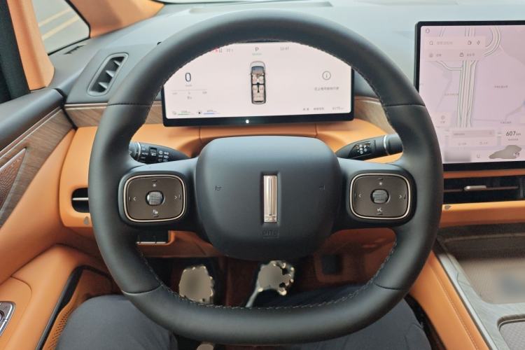 Used Wey Gaoshan 2025 Four-Wheel Drive Alpine 8 Steering Wheel