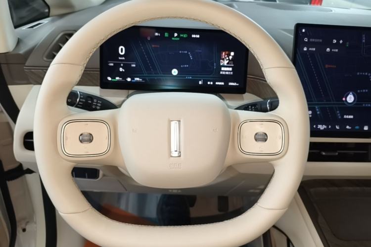 Used Wey Gaoshan 2025 Four-Wheel Drive Alpine 8 Steering Wheel