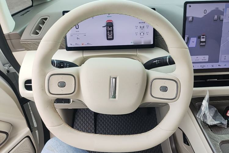 Used Wey Gaoshan 2025 Four-Wheel Drive Alpine 8 Steering Wheel
