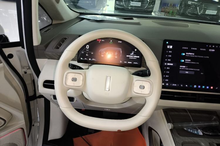 Used Wey Gaoshan 2025 Four-Wheel Drive Alpine 8 Steering Wheel