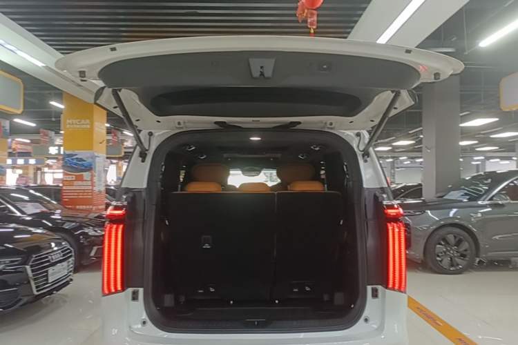 Used Wey Gaoshan 2025 Four-Wheel Drive Alpine 8 Trunk