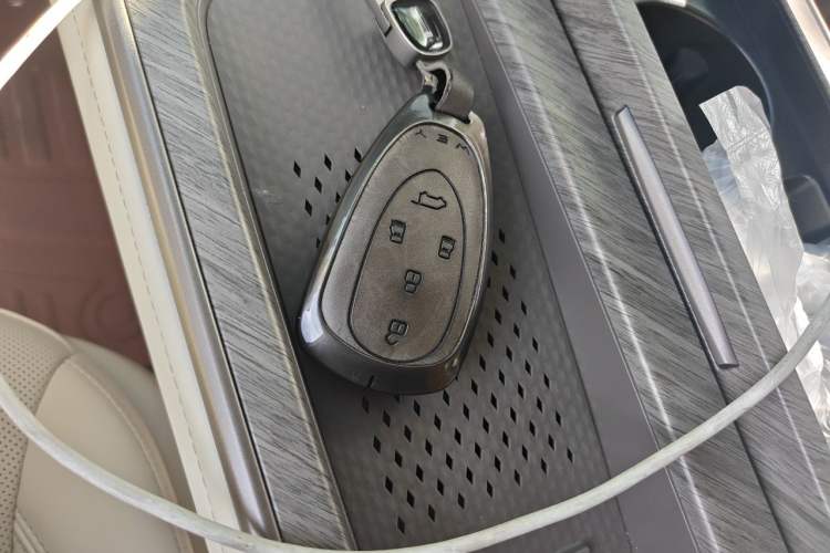 Used Wey Gaoshan 2025 Four-Wheel Drive Alpine 8 Vehicle Key