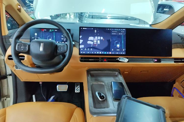 Used Wey Gaoshan 2025 Four-Wheel Drive Alpine 8 Center Console