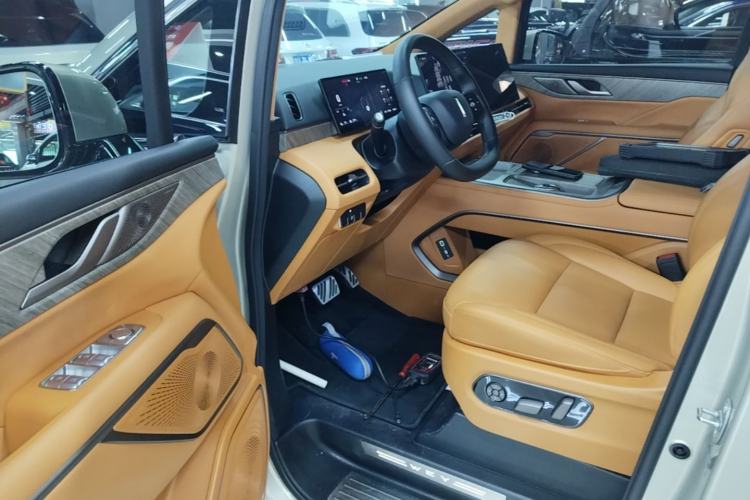 Used Wey Gaoshan 2025 Four-Wheel Drive Alpine 8 Driver Seat