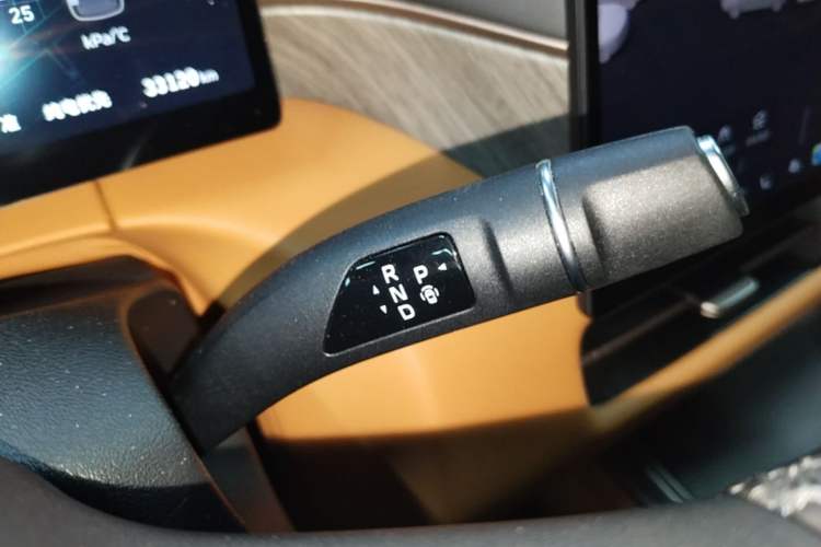 Used Wey Gaoshan 2025 Four-Wheel Drive Alpine 8 Gear Lever