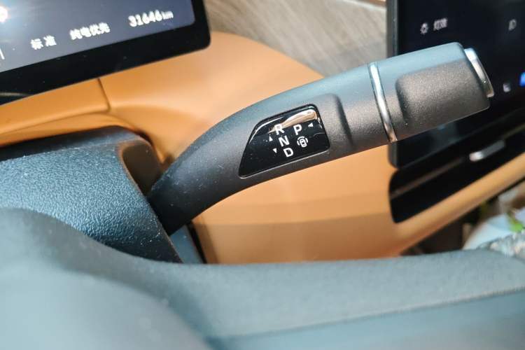 Used Wey Gaoshan 2025 Four-Wheel Drive Alpine 8 Gear Lever