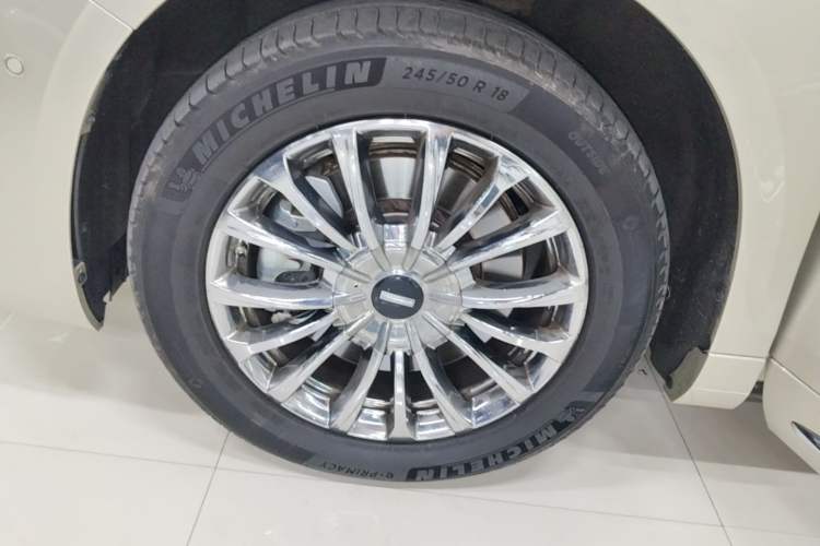 Used Wey Gaoshan 2025 Four-Wheel Drive Alpine 8 Left Front Wheel Hub