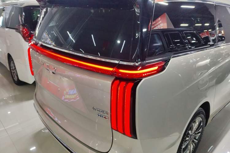 Used Wey Gaoshan 2025 Four-Wheel Drive Alpine 8 Rear