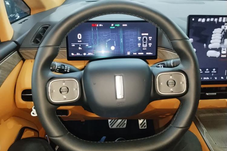 Used Wey Gaoshan 2025 Four-Wheel Drive Alpine 8 Steering Wheel