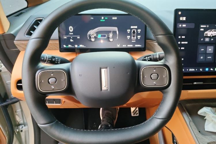 Used Wey Gaoshan 2025 Four-Wheel Drive Alpine 8 Steering Wheel