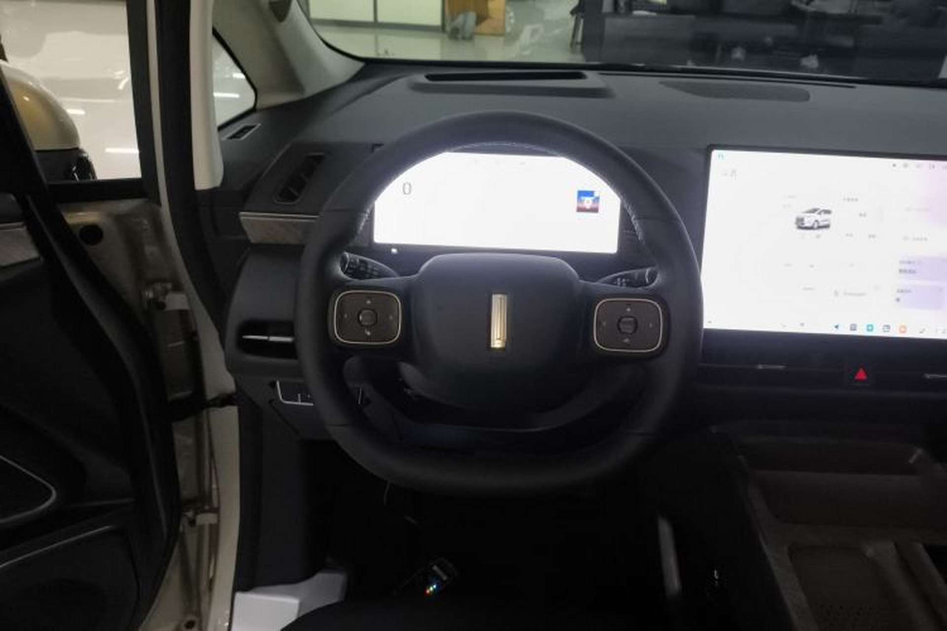 Used Wey Gaoshan 2025 Four-Wheel Drive Alpine 8 Steering Wheel
