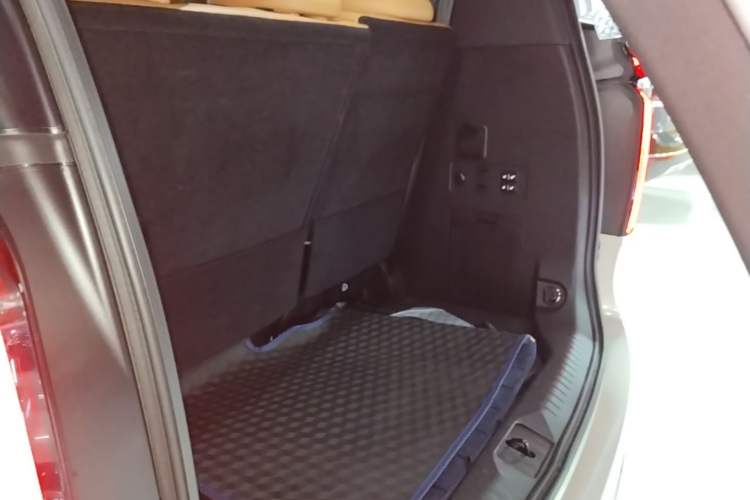 Used Wey Gaoshan 2025 Four-Wheel Drive Alpine 8 Trunk