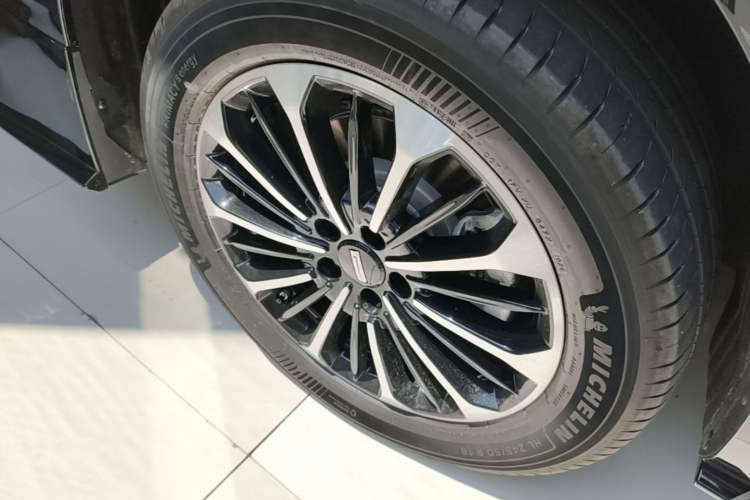 Used Wey Gaoshan 2026 Model Four-Wheel Drive Gaoshan 7 SUV Edition Right Rear Wheel Hub