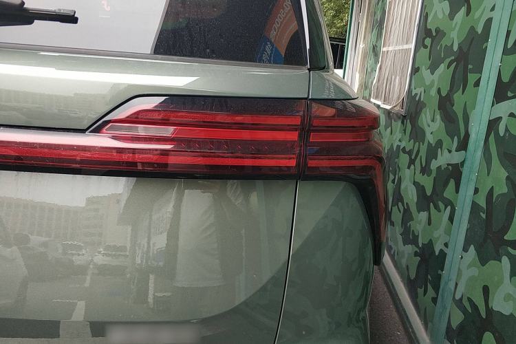 Used Wey Lanshan 2025 Four-Wheel Drive Ultra Right Rear Taillight