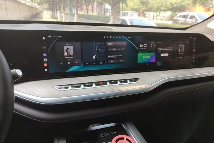 Used Wey Lanshan 2023 Four-Wheel Drive Ultra-Long Range Version Audio And AC Panel