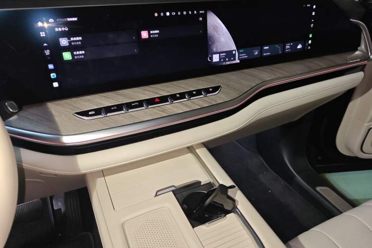 Used Wey Lanshan 2023 Four-Wheel Drive Ultra-Long Range Version Audio And AC Panel