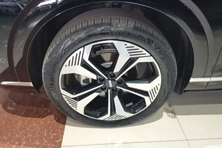 Used Wey Lanshan 2023 Four-Wheel Drive Ultra-Long Range Version Left Front Wheel Hub
