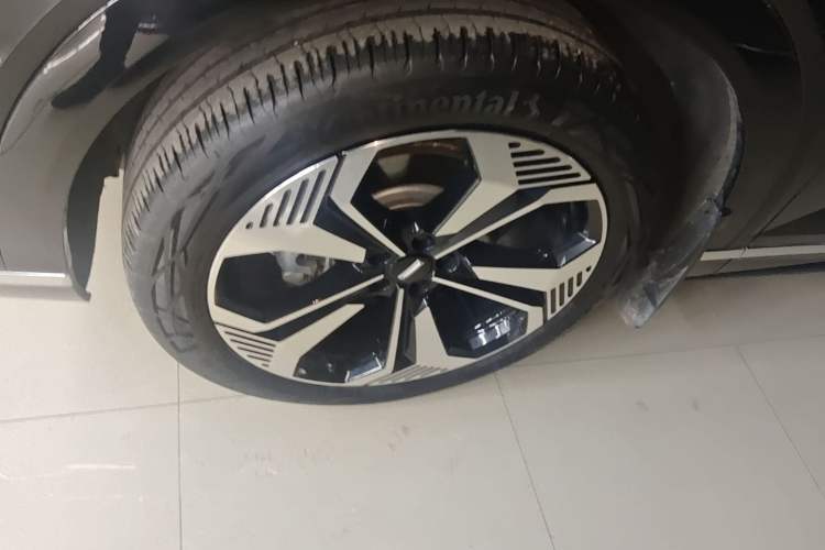 Used Wey Lanshan 2023 Four-Wheel Drive Ultra-Long Range Version Left Front Wheel Hub