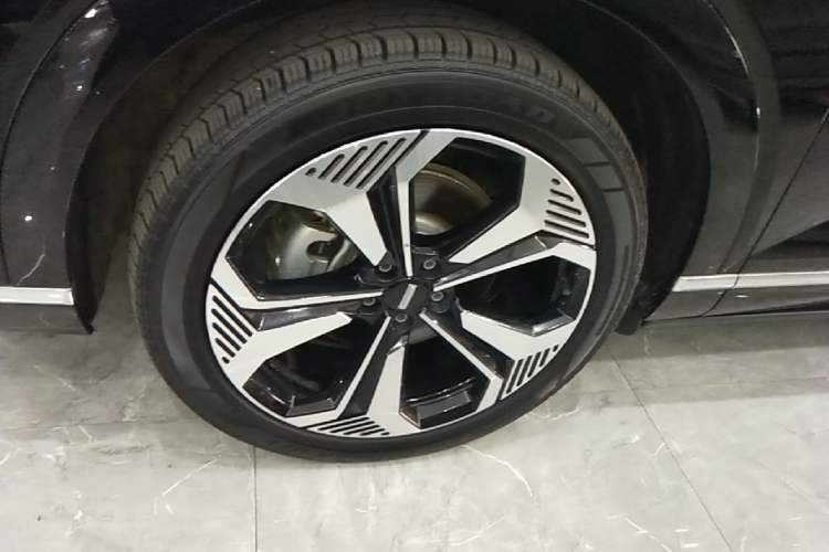 Used Wey Lanshan 2023 Four-Wheel Drive Ultra-Long Range Version Left Front Wheel Hub