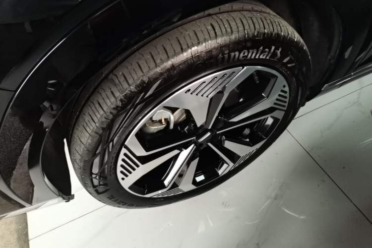 Used Wey Lanshan 2023 Four-Wheel Drive Ultra-Long Range Version Left Front Wheel Hub