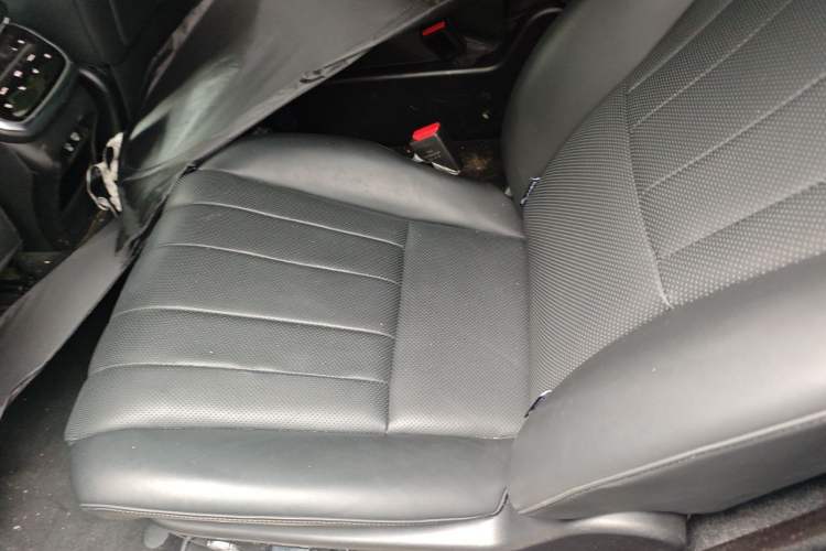 Used Wey Lanshan 2023 Four-Wheel Drive Ultra-Long Range Version Left Rear Seat