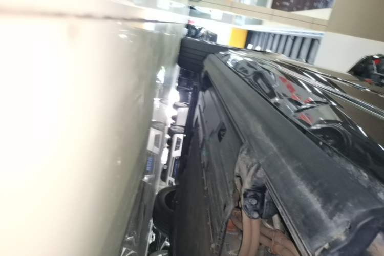 Used Wey Lanshan 2023 Four-Wheel Drive Ultra-Long Range Version Left Side Sill