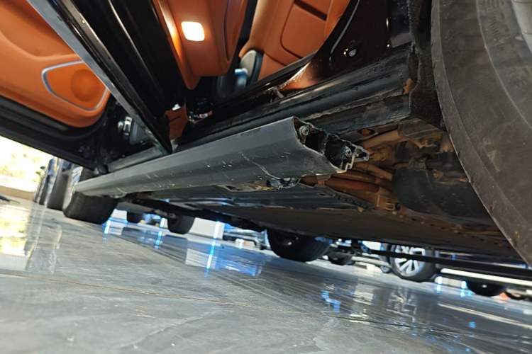 Used Wey Lanshan 2023 Four-Wheel Drive Ultra-Long Range Version Left Side Sill