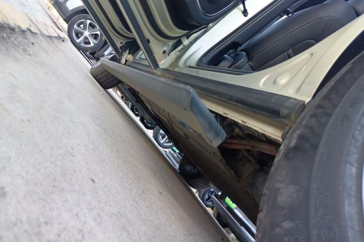 Used Wey Lanshan 2023 Two-Wheel Drive Long-Range Version Left Side Sill