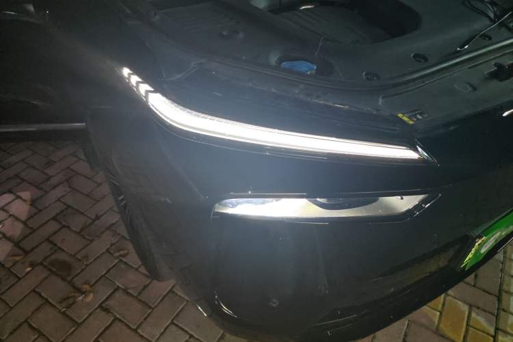 Used Wey Lanshan 2023 Four-Wheel Drive Ultra-Long Range Version Right Front Headlight
