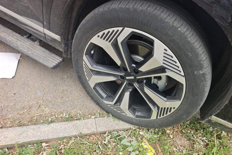 Used Wey Lanshan 2023 Four-Wheel Drive Ultra-Long Range Version Right Front Wheel Hub
