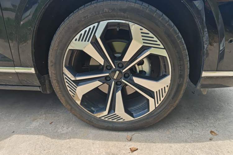 Used Wey Lanshan 2023 Four-Wheel Drive Ultra-Long Range Version Right Front Wheel Hub