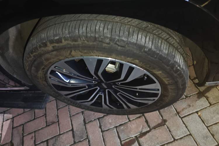 Used Wey Lanshan 2023 Four-Wheel Drive Ultra-Long Range Version Right Front Wheel Hub