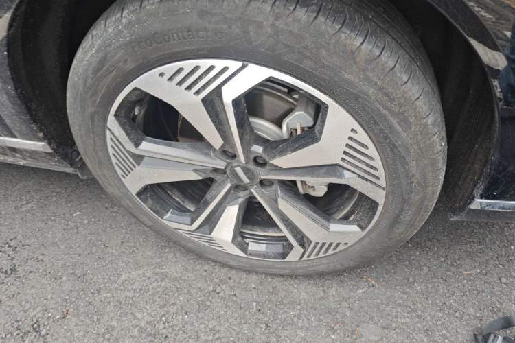 Used Wey Lanshan 2023 Four-Wheel Drive Ultra-Long Range Version Right Front Wheel Hub