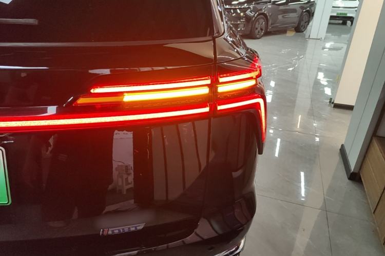 Used Wey Lanshan 2023 Four-Wheel Drive Ultra-Long Range Version Right Rear Taillight