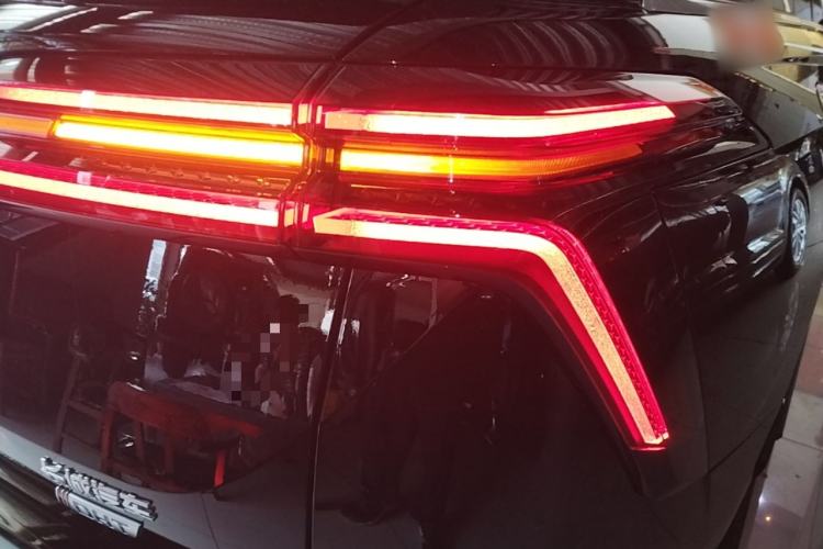 Used Wey Lanshan 2023 Four-Wheel Drive Ultra-Long Range Version Right Rear Taillight