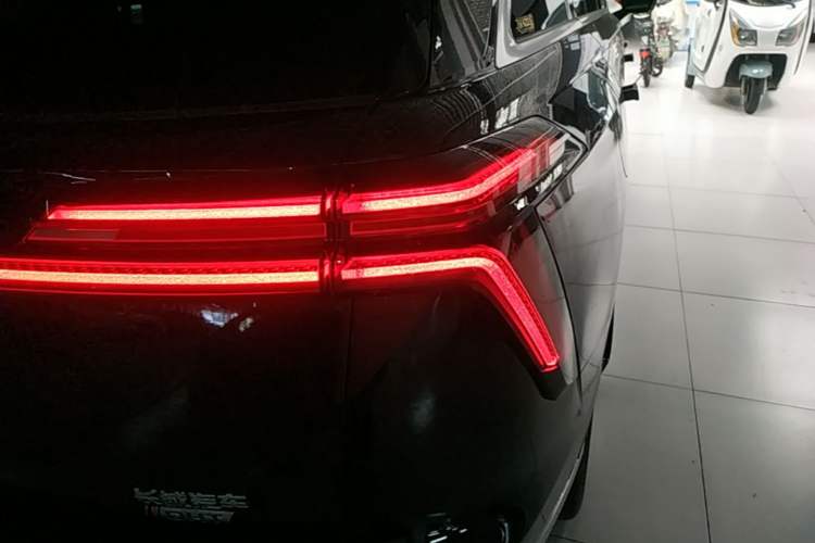 Used Wey Lanshan 2023 Four-Wheel Drive Ultra-Long Range Version Right Rear Taillight