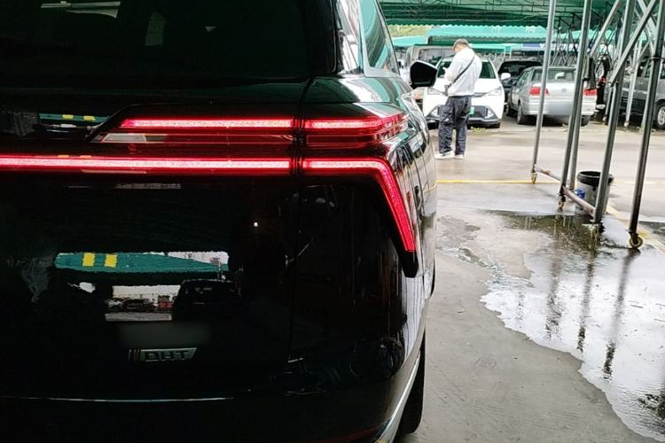 Used Wey Lanshan 2023 Four-Wheel Drive Ultra-Long Range Version Right Rear Taillight