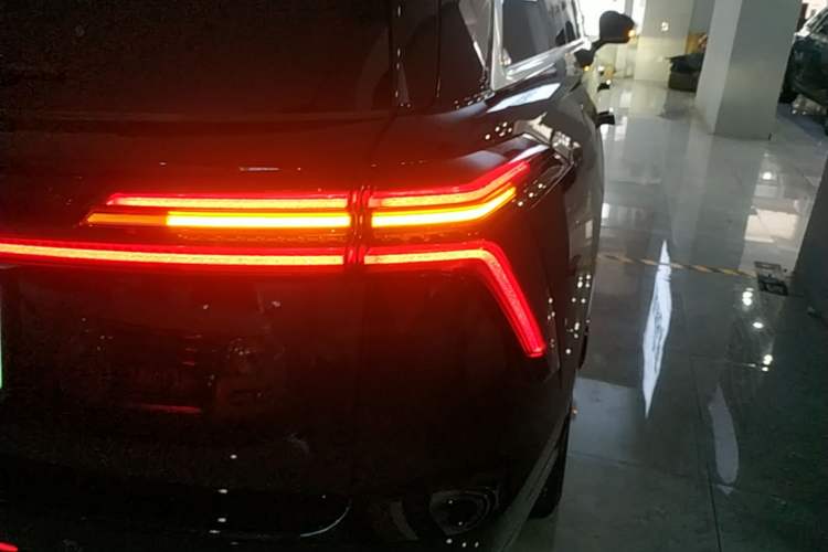 Used Wey Lanshan 2023 Four-Wheel Drive Ultra-Long Range Version Right Rear Taillight