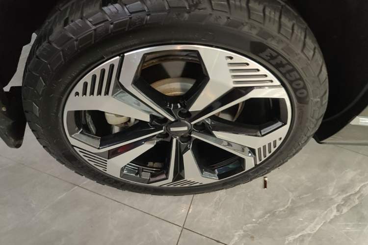 Used Wey Lanshan 2023 Four-Wheel Drive Ultra-Long Range Version Right Rear Wheel Hub